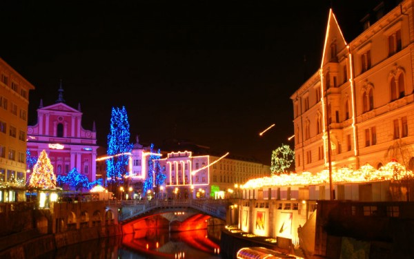 Foto Mercatini Di Natale Lubiana.Mercatini Di Natale A Lubiana E Grotte Di Postumia Slovenia Lubiana Offerta Dpiu Viaggi Pullman