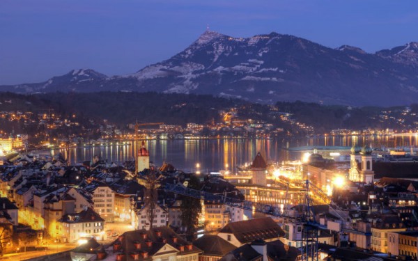 Foto Mercatini Di Natale Lucerna.Mercatini Di Natale A Lucerna E Basilea Svizzera Lucerna Basilea Offerta I Viaggi Di Poli Pullman Mercatini